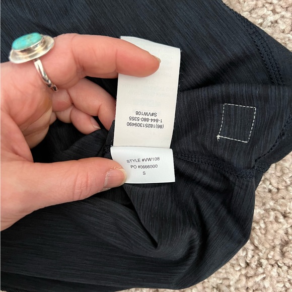 Vuori Lux Performance tank - Picture 4 of 4